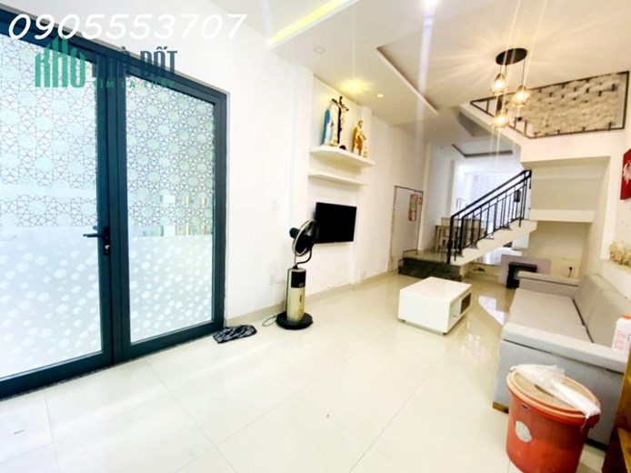Sốc..Ko có căn thứ 2 - Hải Châu, Đà Nẵng - Nhà 3 tầng - Sát mặt tiền - Dt trên 50m2 - Giá 2,55 tỷ
