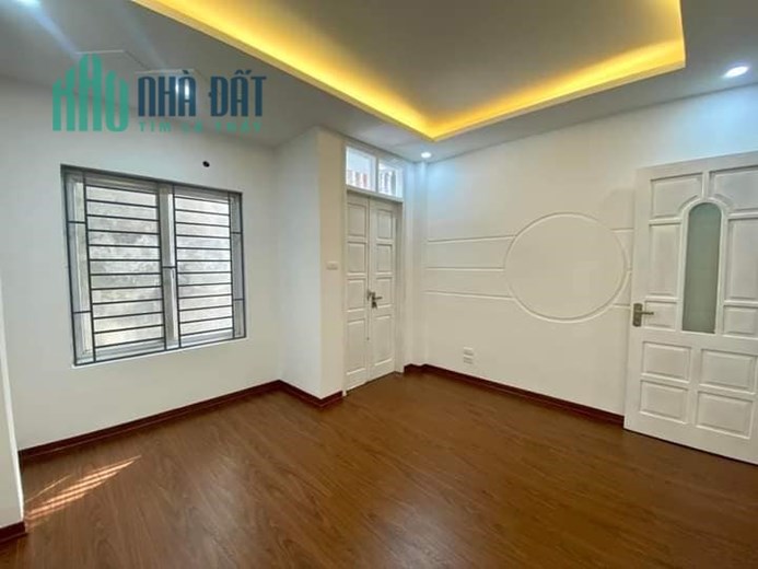 BÁN NHÀ GẦN TRƯỜNG ĐẠI HỌC NGOẠI THƯƠNG PHỐ CHÙA LÁNG DT:40M2 x 5 TẦNG x MT:4M x 4 PHÒNG NGỦ