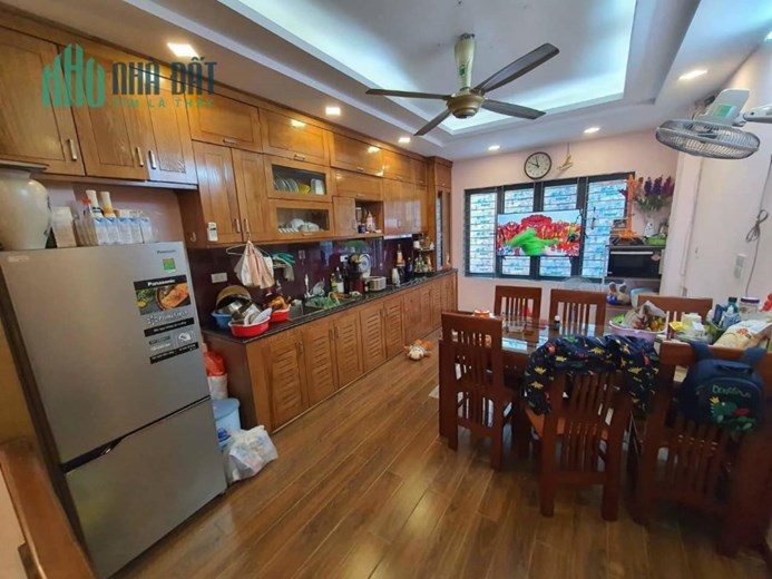 Bán nhà Lô góc ở Trần Duy Hưng Cầu Giấy 40m2,5 tầng đẹp ngõ thông chỉ hơn 4tỷ