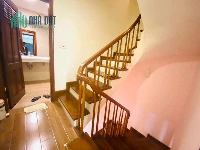 Bán nhà Lô góc ở Trần Duy Hưng Cầu Giấy 40m2,5 tầng đẹp ngõ thông chỉ hơn 4tỷ