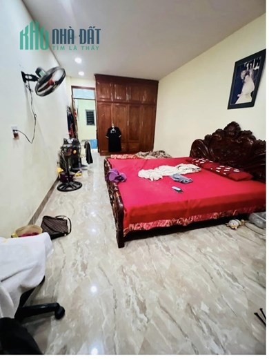 Bán nhà Lô góc ở Trần Duy Hưng Cầu Giấy 40m2,5 tầng đẹp ngõ thông chỉ hơn 4tỷ