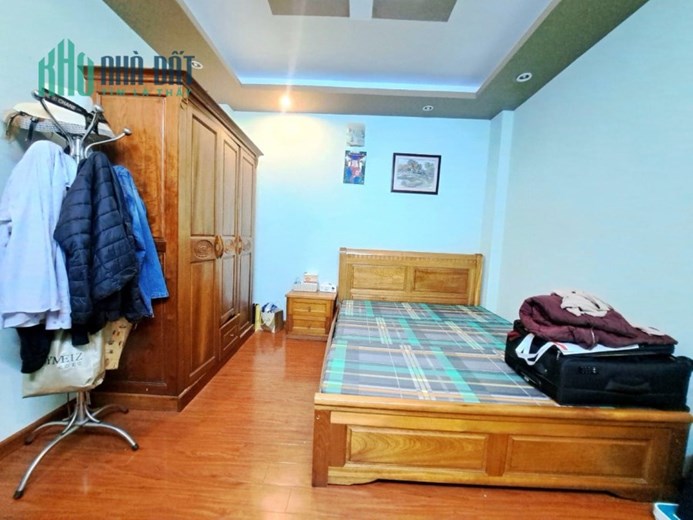 Cho thuê nhà Đội Cấn 35m2, 4T, 2N, 12TR, đủ đồ, KD, Ba Đình.