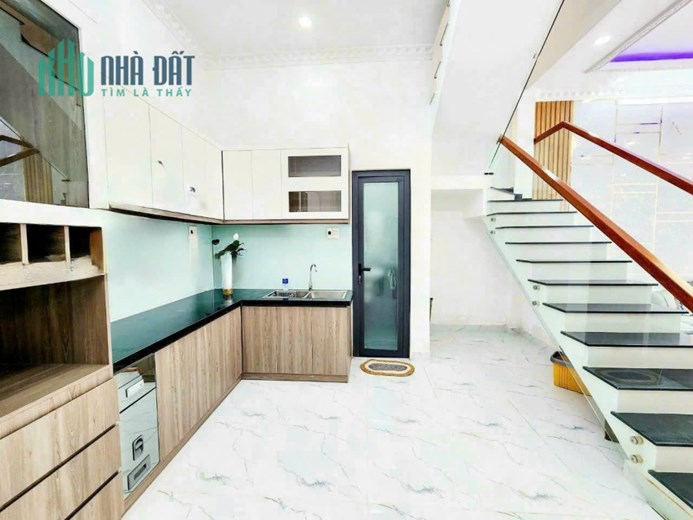 Bán nhà mặt tiền hẻm Gò Vấp, 72m2, 4 tầng , kinh doanh tốt.