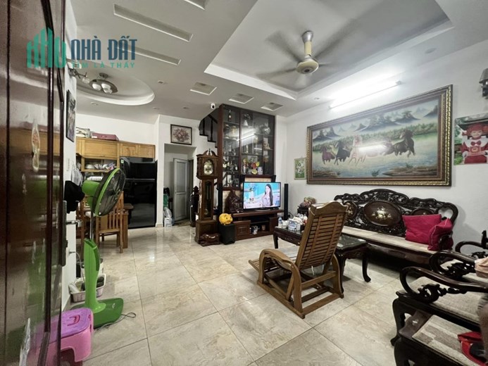 Bán nhà Kim Ngưu, HBT 54m, 4 tầng, trung tâm, ngõ thông, tự xây, nhà đẹp giá tốt