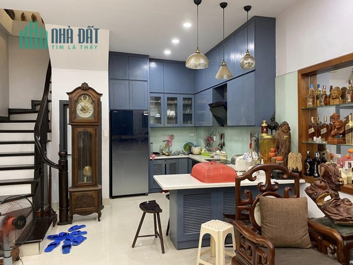 Bán nhà riêng siêu đẹp 52m, 5 tầng, MT 4.2m Trần Khát Chân, phố Huế, oto 10m, giá đẹp