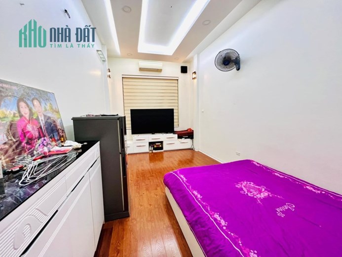 BÁN NHÀ PHỐ VÂN HỒ 3 33M - 7 TẦNG NHÀ ĐẸP GẦN CÔNG VIÊN THỐNG NHẤT NHỈNH 5 TỶ