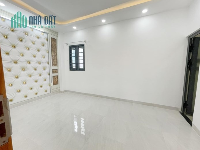 LÊ VĂN QUỚI - BỀ NGANG KHỦNG 6M - HẺM XE HƠI TRÁNH THẲNG MỘT TRỤC - 65M2 - 5 TẦNG - NHÀ MỚI ĐẸP VÀO