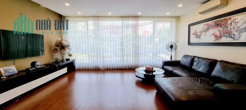 Chủ định cư sang Đức nhờ bán nhà Mặt phố Nguyễn Khánh Toàn Kinh Doanh. oto tránh 132m2, MT 6m chỉ