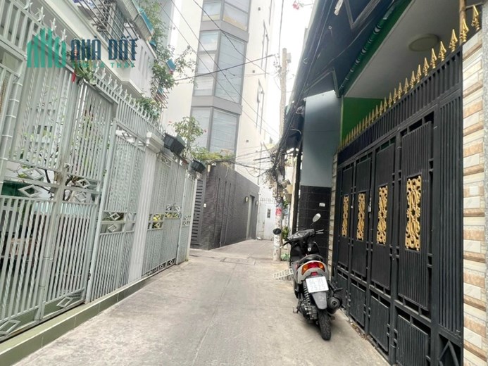 Nhà 2tầng hẻm rộng 184 Âu Dương Lân Phường 3 Quận 8 - Giá 4 tỷ1