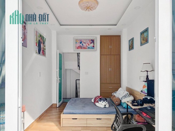 Nhà mặt tiền 4 Tầng GIÁ RÈ Quận 7, kinh doanh cực sầm uất