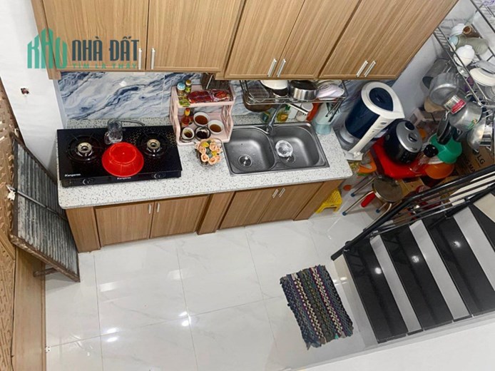 Nhà mặt tiền 4 Tầng GIÁ RÈ Quận 7, kinh doanh cực sầm uất