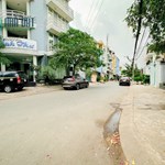 Bán nhà phố 2 Tầng rộng 100m2 Huỳnh Tấn Phát Quận 7, Xe hơi đỗ cửa