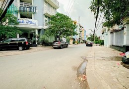 Bán nhà phố 2 Tầng rộng 100m2 Huỳnh Tấn Phát Quận 7, Xe hơi đỗ cửa