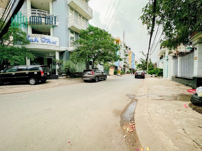 Bán nhà phố 2 Tầng rộng 100m2 Huỳnh Tấn Phát Quận 7, Xe hơi đỗ cửa