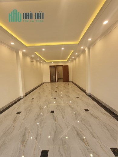 Mặt Phố, Lô Góc, 55m2 MTx4.5m, Thang Máy, Nhà Hàng, Văn Phòng, Long Biên
