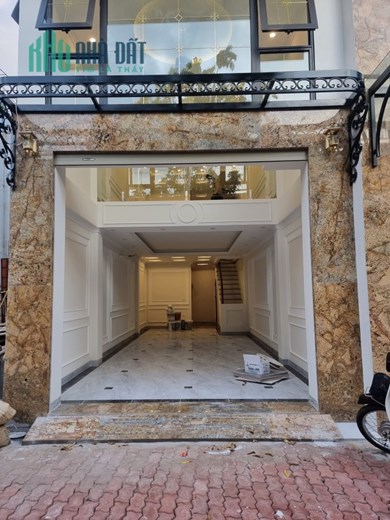 Mặt Phố, Lô Góc, 55m2 MTx4.5m, Thang Máy, Nhà Hàng, Văn Phòng, Long Biên