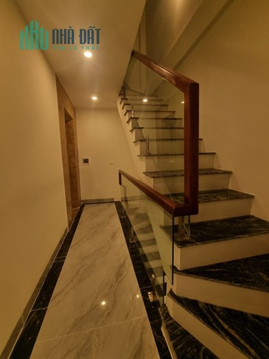 Mặt Phố, Lô Góc, 55m2 MTx4.5m, Thang Máy, Nhà Hàng, Văn Phòng, Long Biên
