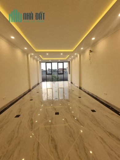 Mặt Phố, Lô Góc, 55m2 MTx4.5m, Thang Máy, Nhà Hàng, Văn Phòng, Long Biên
