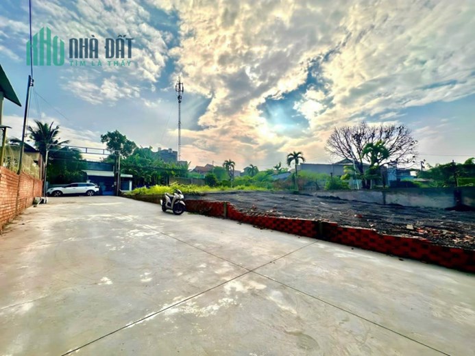 10,5x14,2 đg 7 m xe hơi sổ riêng 93m2 thooe cư + 55m2 Gtay kp2 p Trảng Dài gần hồ bơi Phương nam