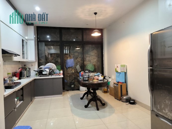 nhà đẹp Nguyễn Văn Cừ, 70m x 5tầng, trung tâm Gia Thuỵ, gara, ôtô tránh