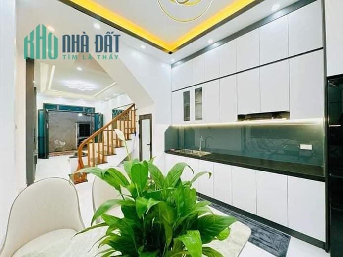 BÁN NHÀ CẠNH Times City TAM TRINH HOÀNG MAI DT:40M2 4 TẦNG MT 3.5M 5 PHÒNG NGỦ GIÁ: 4.35 TỶ + FUN