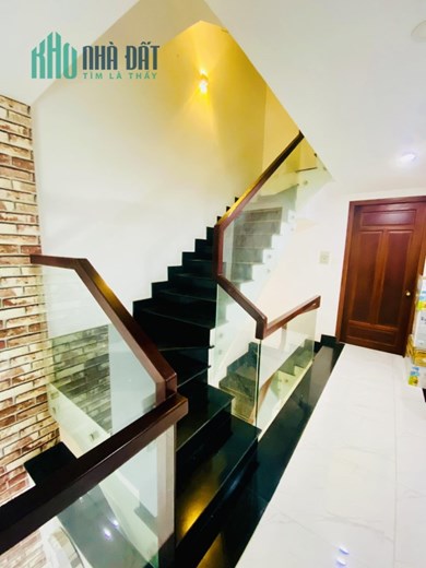 Hẻm xe tải F10 Tân Bình, 4x14M, Nhà mới 5 Tầng 6PN, giá quá tốt