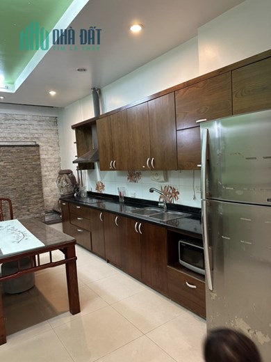 Cho thuê nhà 4 tầng tại Nguyễn Văn Huyên Cầu Giấy 140m2