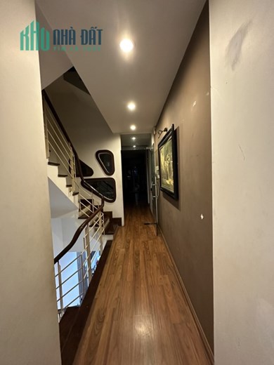 Cho thuê nhà 4 tầng tại Nguyễn Văn Huyên Cầu Giấy 140m2