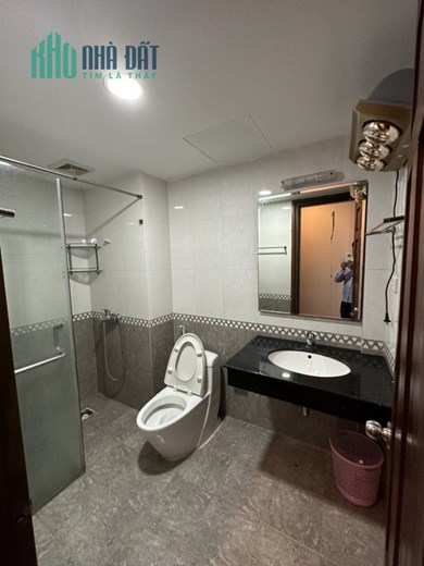 Cho thuê nhà 4 tầng tại Nguyễn Văn Huyên Cầu Giấy 140m2