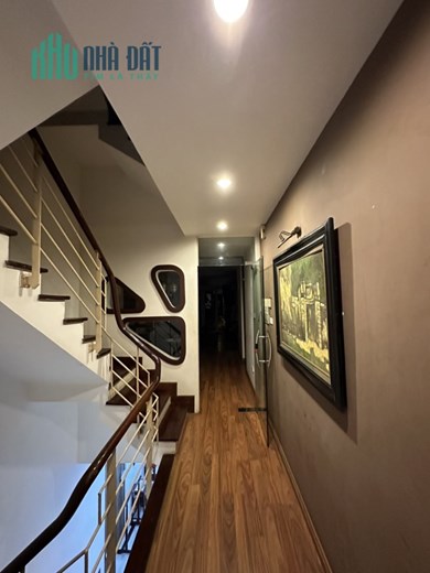 Cho thuê nhà 4 tầng tại Nguyễn Văn Huyên Cầu Giấy 140m2