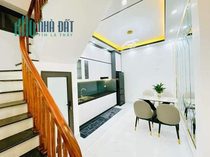 BÁN NHÀ CẠNH Times City TAM TRINH HOÀNG MAI DT:40M2 4 TẦNG MT 3.5M 5 PHÒNG NGỦ GIÁ: 4.35 TỶ + FUN