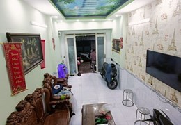 Bán nhà gần chợ Bình Long , dt 3 x 15