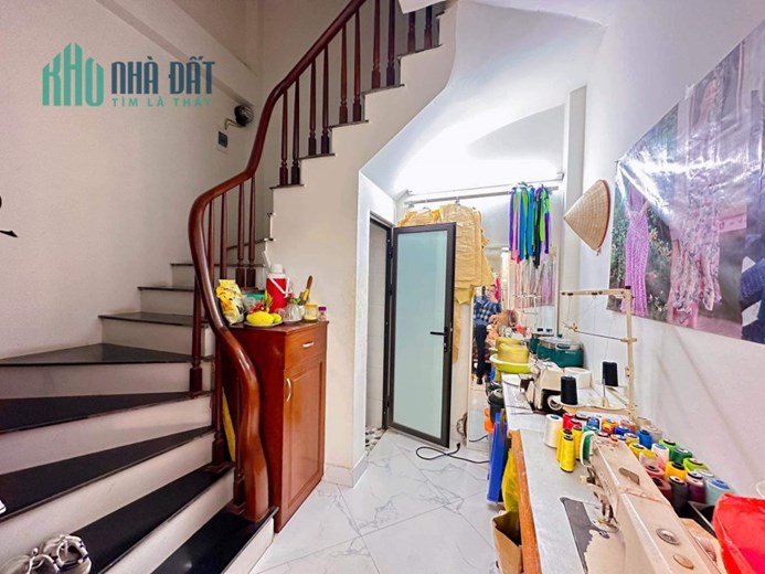 Giảm sốc!Nhà phố Vip Chùa Quỳnh, 35m2 x 5Tầng,MT 4.1m - kinh doanh sầm uất - tặng full nội thất
