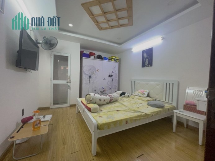 Hiếm Cách Mạng tháng 8 - Quận 10 - 4 tầng - HXH thông