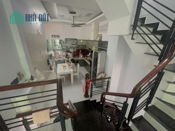 Hiếm Cách Mạng tháng 8 - Quận 10 - 4 tầng - HXH thông