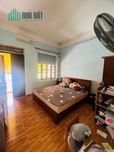 Bán nhà 3,5 tầng, diện tích 72m2 khu tuyến 2 Văn Cao, giá 3.2 tỷ