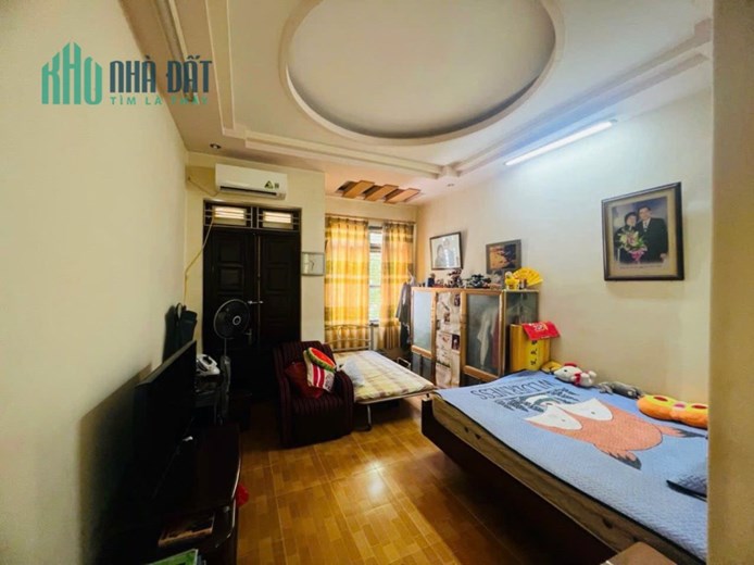 Bán nhà 3,5 tầng, diện tích 72m2 khu tuyến 2 Văn Cao, giá 3.2 tỷ