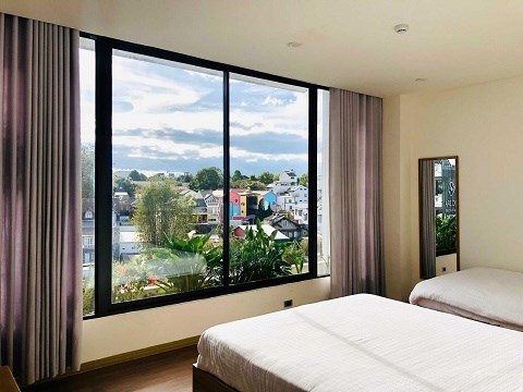Cho thuê khách sạn mặt tiền đường Phan Đình Phùng, tọa lạc độc lập, 04 mặt thoáng đãng không tiếp