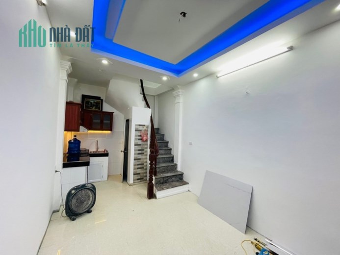 TRUNG TÂM ĐỐNG ĐA - HƠN 2 tỷ CÓ NGAY NHÀ ĐẸP, LÔ GÓC, CỬA CUỐN, Ở NGAY, GẦN Ô TÔ - GẦN HỒ - XUNG