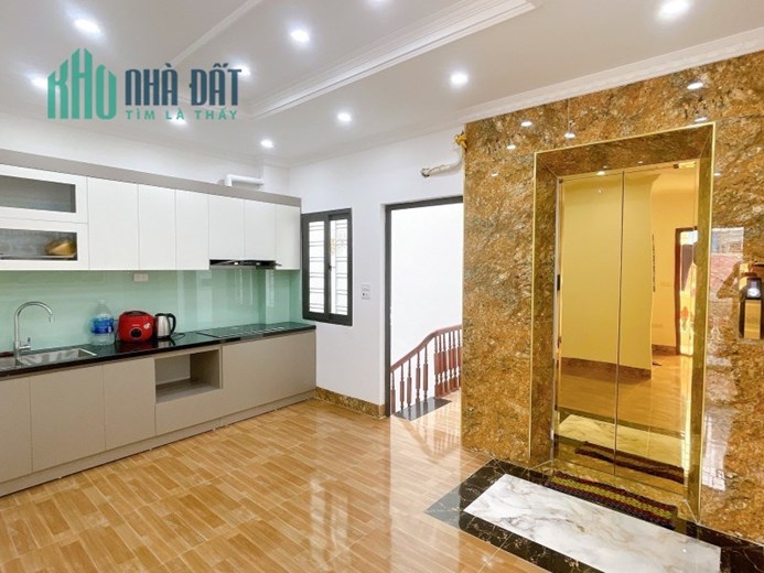 Bán nhà Hoàng Hoa Thám, Ba Đình. 44m2; 6 tầng; MT4.7m; TM; giá 8 tỷ 29. Phương