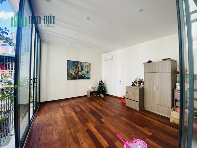 Phố Yên Thế  55m². 5 tầng, MT 11m, giá 12,5 tỷ Ba Đình. O94lO7l689