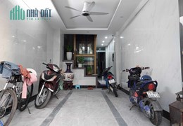 Cho thuê căn hộ khép kin Tầng 2, 3, 50m2, 8.5tr, thang máy, ô tô đỗ cửa, Xuân La.