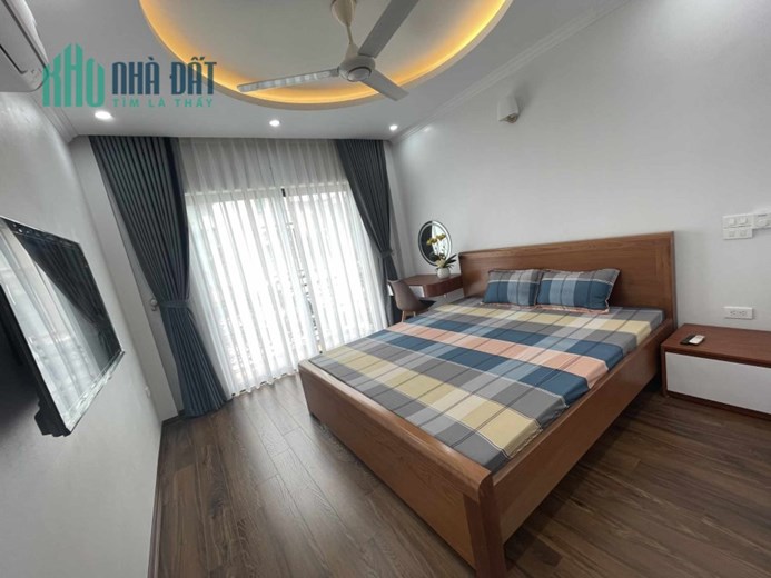 Cho thuê căn hộ khép kin Tầng 2, 3, 50m2, 8.5tr, thang máy, ô tô đỗ cửa, Xuân La.