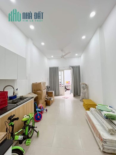 Nhà bán Bến Vân Đồn  Phường 2  Quận 4 2 tầng  58m2  2PN  2WC  sân rộng Chỉ: 2.2 tỷ