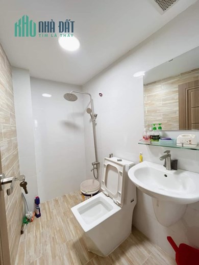 Nhà bán Bến Vân Đồn  Phường 2  Quận 4 2 tầng  58m2  2PN  2WC  sân rộng Chỉ: 2.2 tỷ