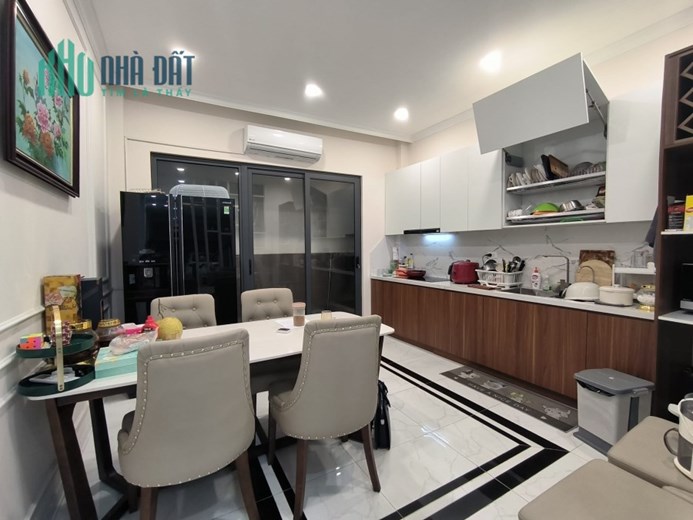 Bán nhà Nguyễn Văn Cừ, 69m x 4 tầng, MT 4m, ô tô tránh, kinh doanh, 12 tỷ 7