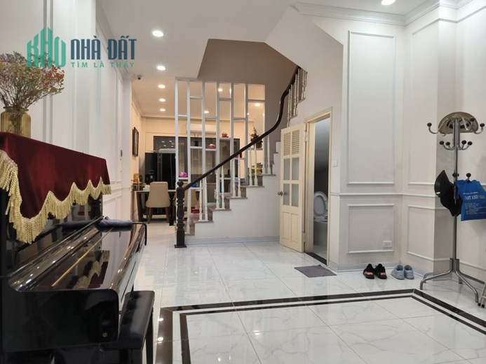 Bán nhà Nguyễn Văn Cừ, 69m x 4 tầng, MT 4m, ô tô tránh, kinh doanh, 12 tỷ 7