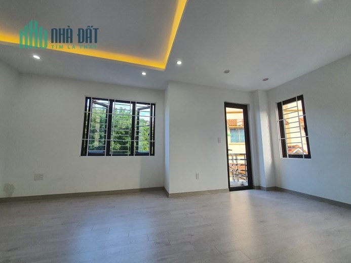 Căn góc, ngõ 3m, đẹp ở ngay bán nhà Phạm Ngọc Thạch