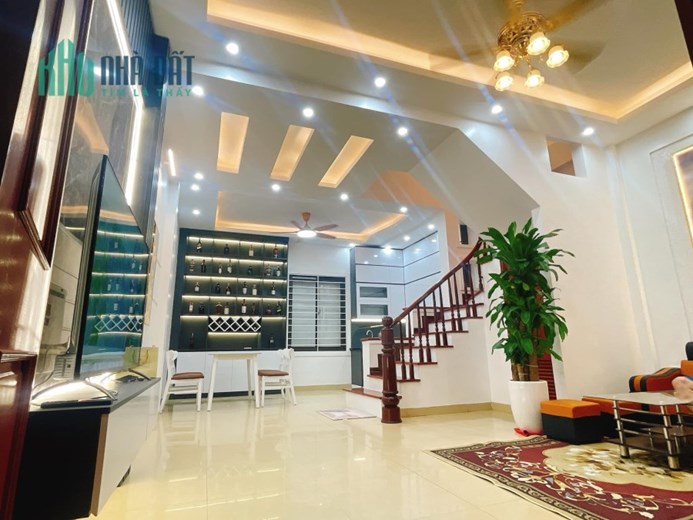 Bán nhà đẹp ở ngay Xuân Thủy Cầu Giấy. DT 42m - 4T - Mt 5m Chỉ 6.3 tỷ Gần Phố , Trường ĐH