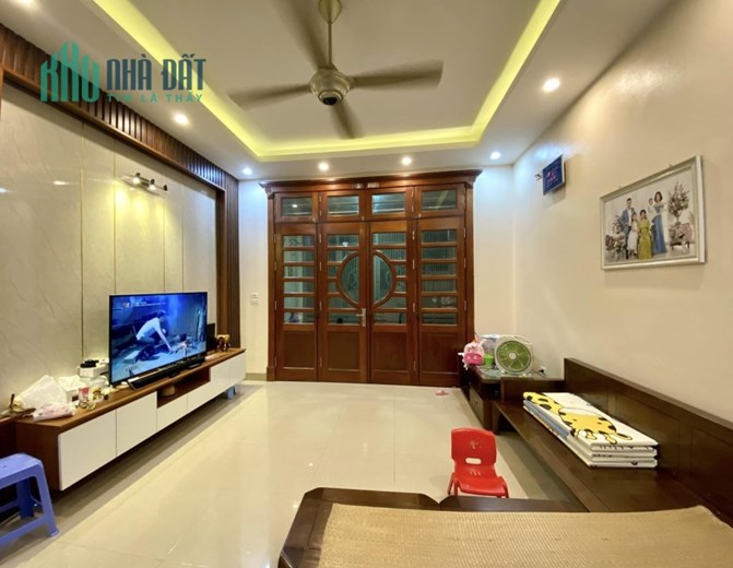 BÁN NHÀ PHỐ HOÀNG CẦU 41M2 x 4T, HÀNG XÓM QUẬN ỦY ĐỐNG ĐA, Ô TÔ 7 CHỖ ĐỖ, CHỈ 7 TỶ
